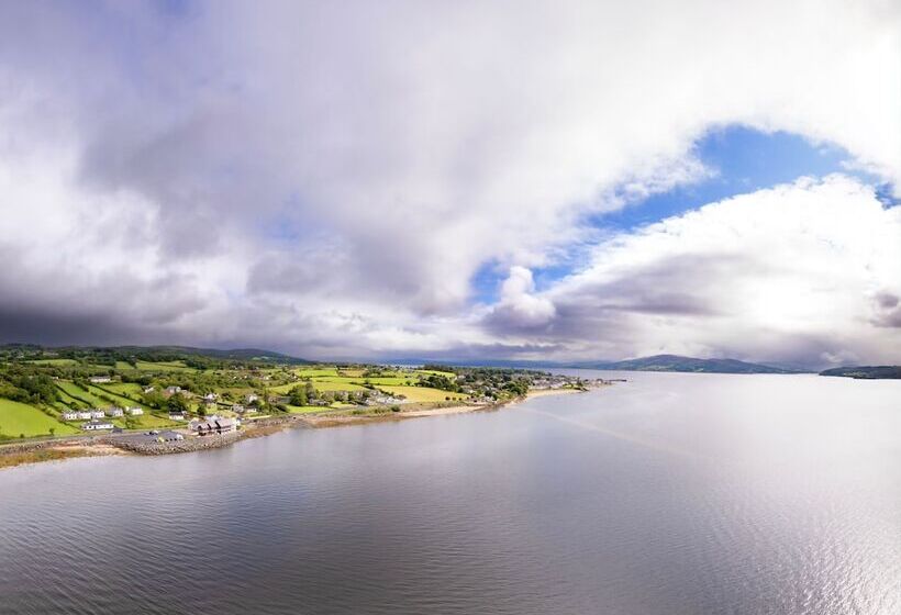 Отель The Waters Edge