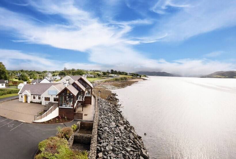 Отель The Waters Edge