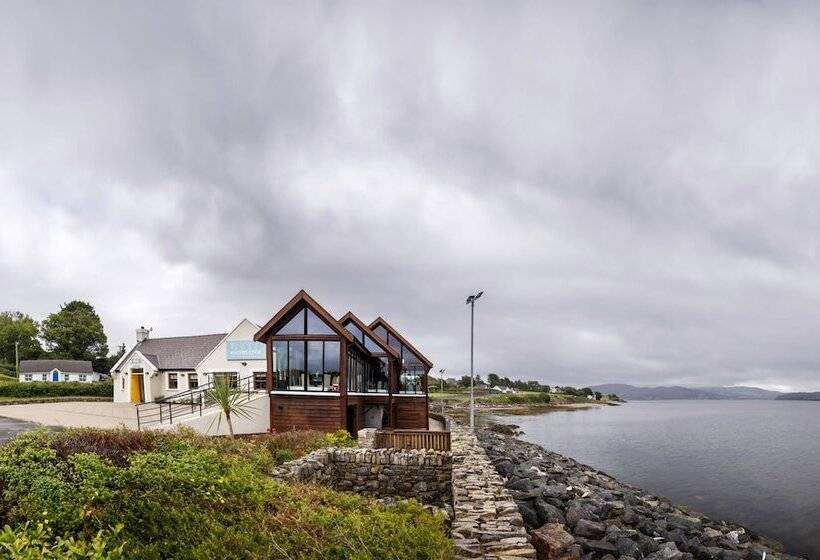 Отель The Waters Edge