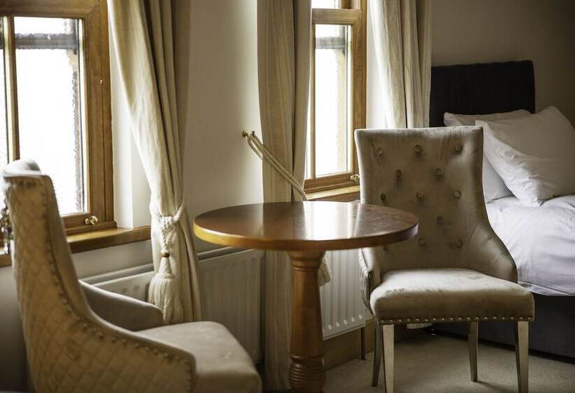 Отель The Waters Edge