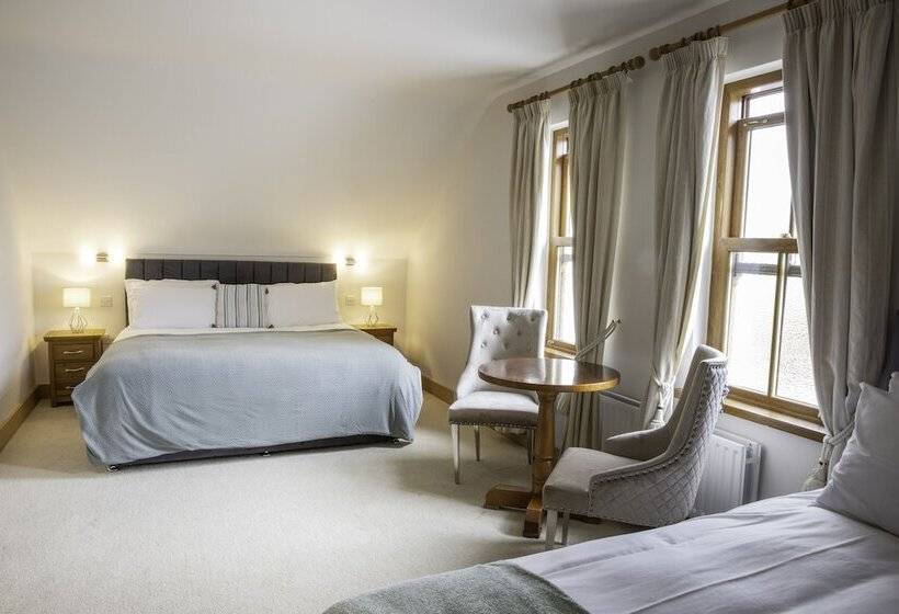 Отель The Waters Edge