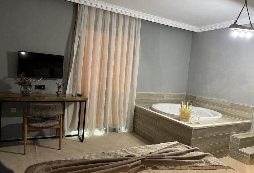 هتل Si̇lva Deluxe