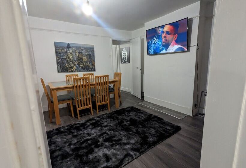 דירת נופש Charming 4 Bedroom House In Dover