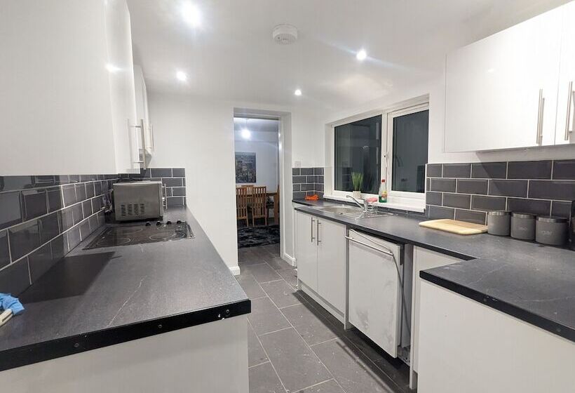 דירת נופש Charming 4 Bedroom House In Dover