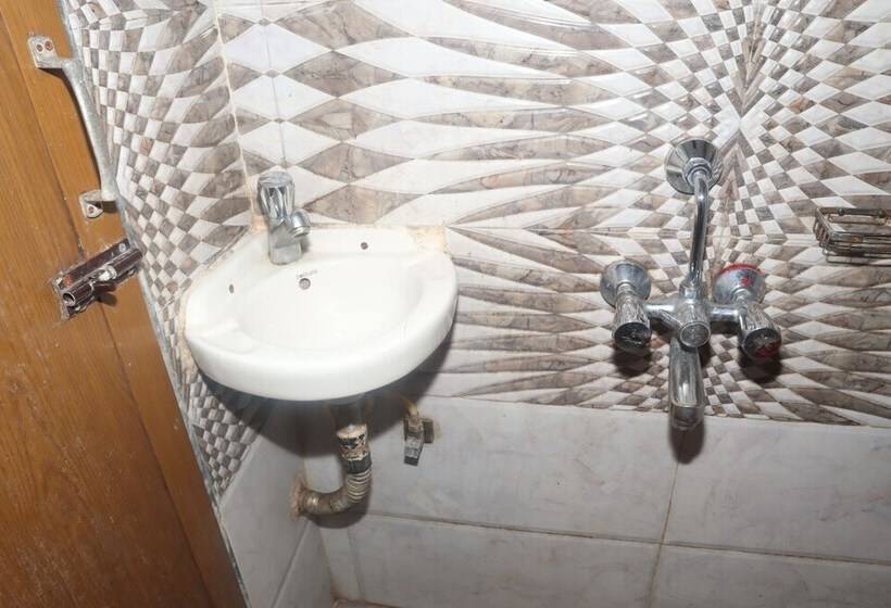 Iroomz Hotel Shree Krishna Palace