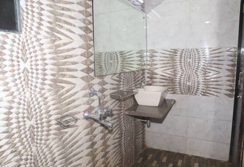 Iroomz Hotel Shree Krishna Palace