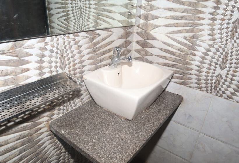 Iroomz Hotel Shree Krishna Palace