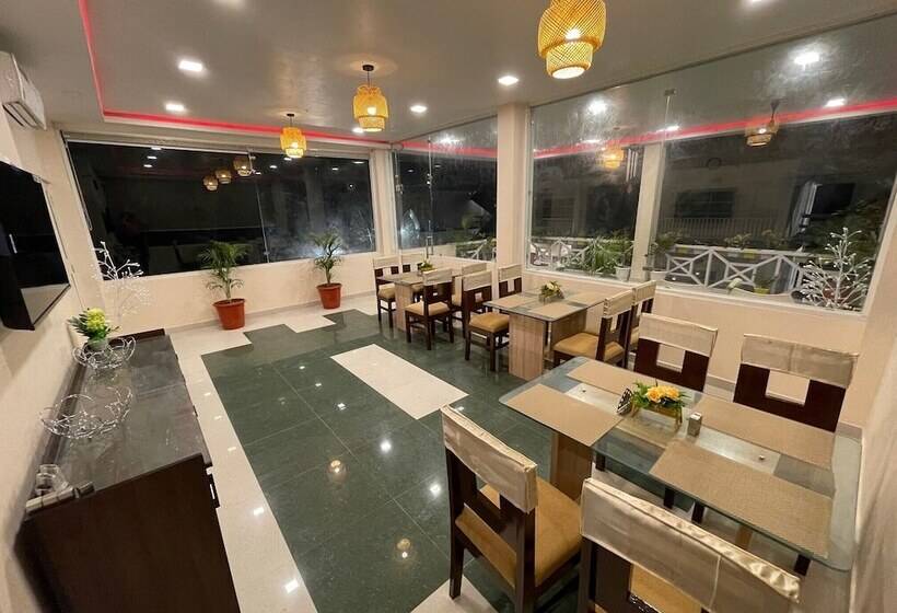 ホテル Jaldapara Forest Tourist Lodge