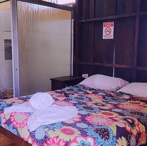 فندق صغير Alpha Arenal