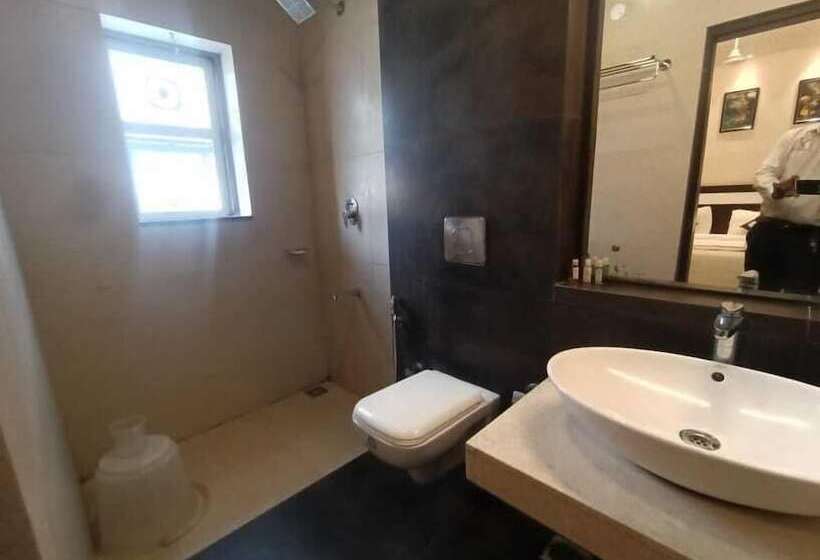 مبيت وإفطار Yuvraj Palace Inn