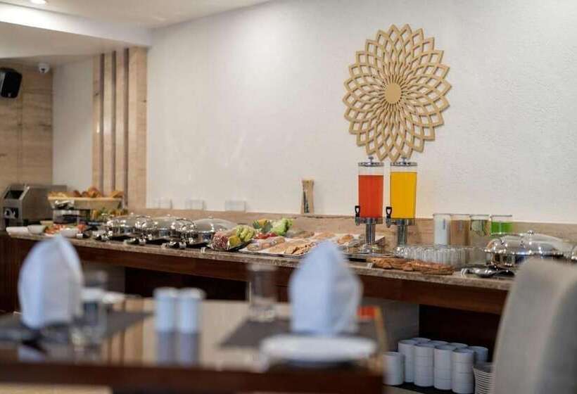 ホテル Cygnett Inn Paras