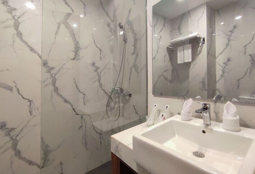 Unhas Hotel & Convention