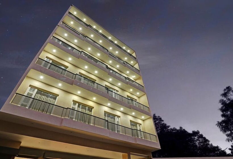 Отель Treebo Kamron Regency Sector 80