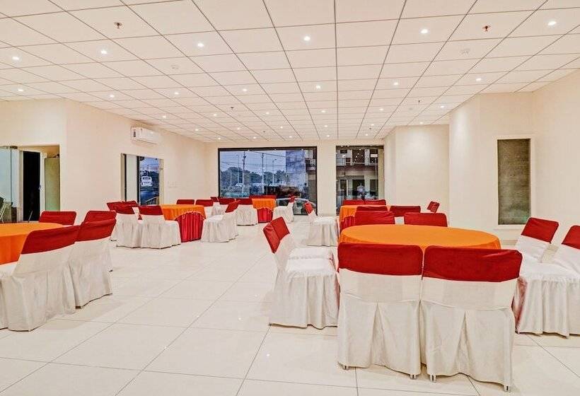 Отель Treebo Kamron Regency Sector 80