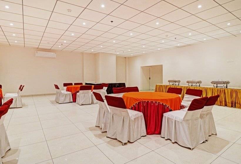 Отель Treebo Kamron Regency Sector 80