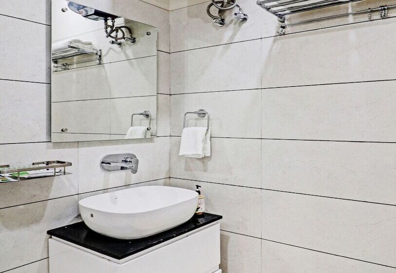 Отель Treebo Kamron Regency Sector 80