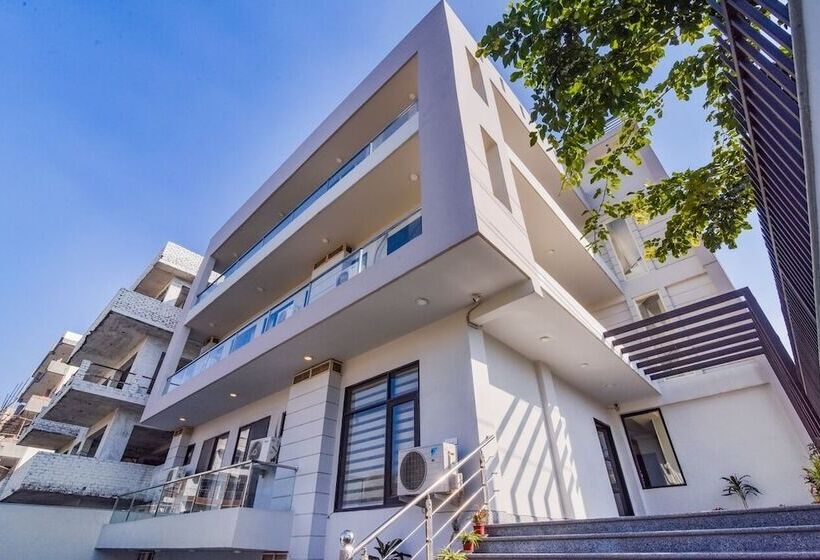 בית מלון כפרי Royal Residence Golf View