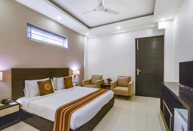 בית מלון כפרי Royal Residence Golf View