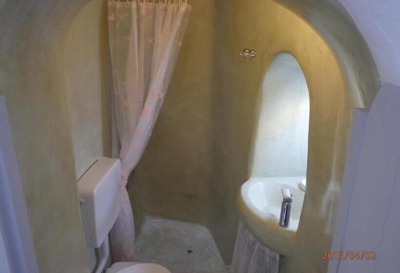 تختخواب و صبحانه Emmantina