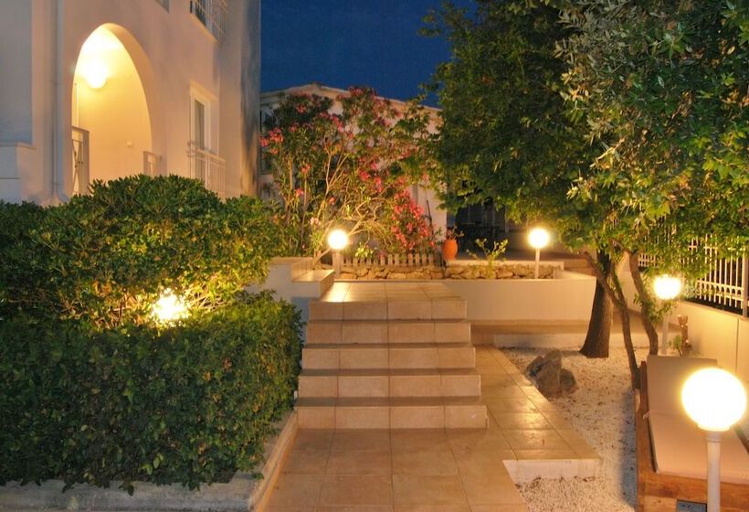Chrysiida Suites