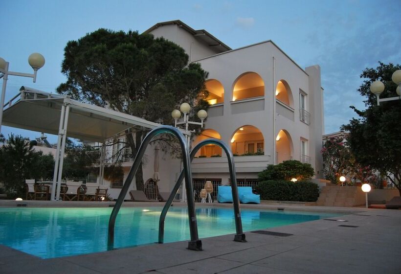 Chrysiida Suites