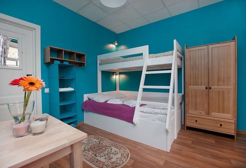 Friends On Vosstaniya Hostel