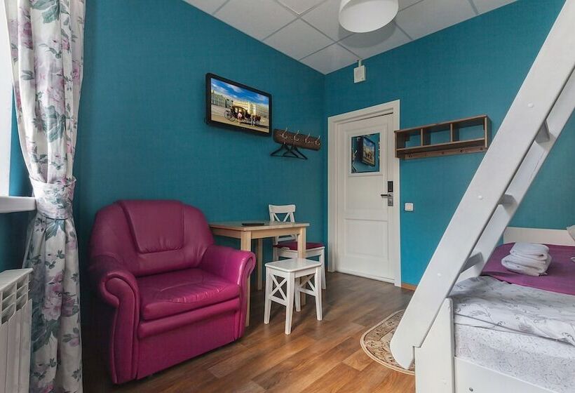 Friends On Vosstaniya Hostel