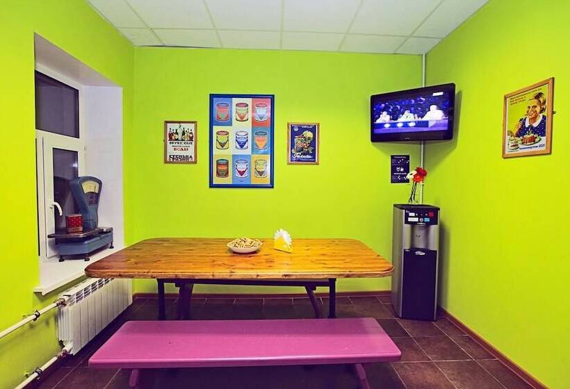 Friends On Vosstaniya Hostel