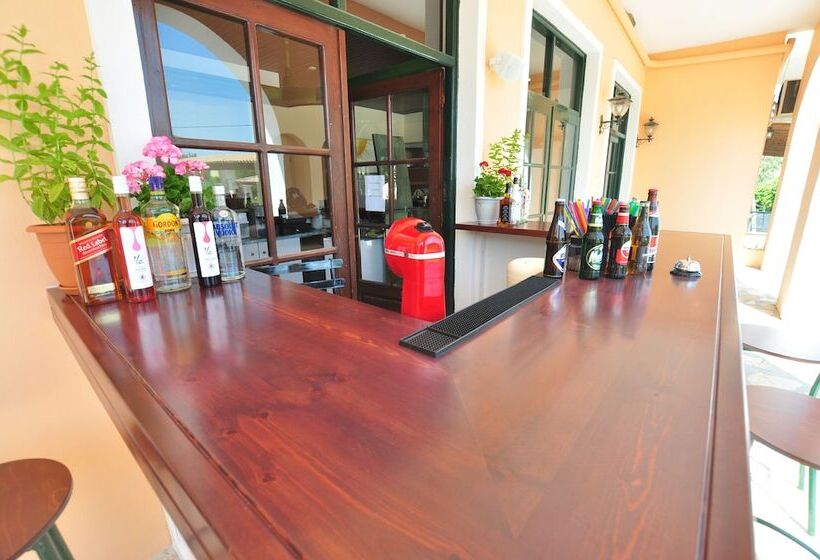 Отель Acharavi Garden