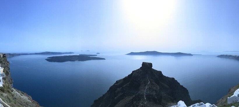 Отель Andronikos Santorini