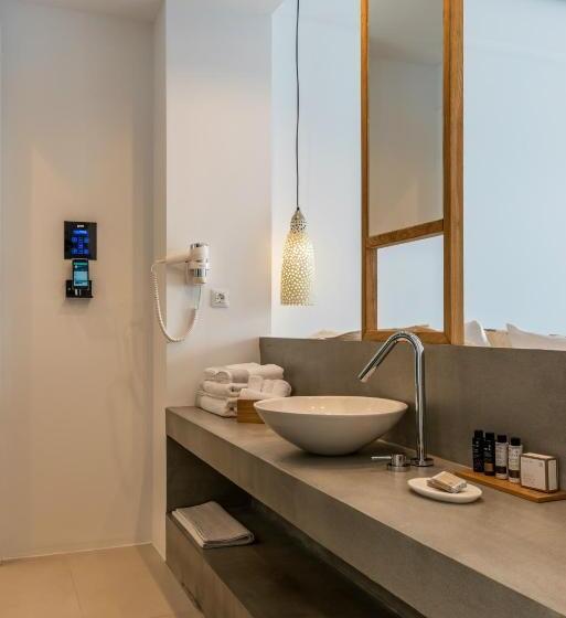 בית מלון כפרי Bluetopia Suites