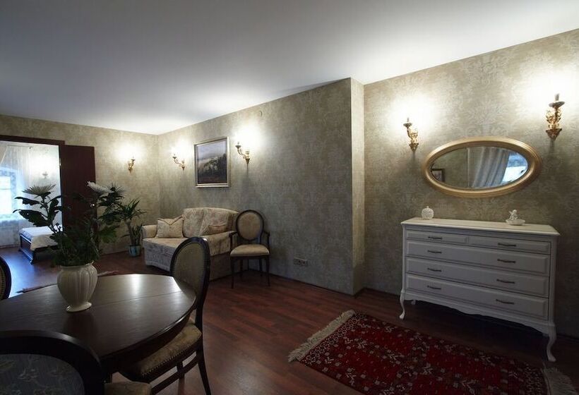 Отель Boutique Apartments Pokrovka 9a