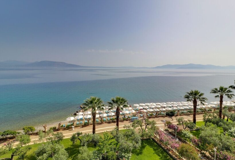 בית מלון כפרי Calamos Beach Family Club