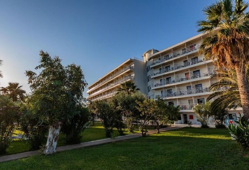 בית מלון כפרי Calamos Beach Family Club