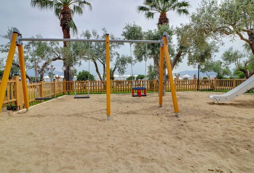 בית מלון כפרי Calamos Beach Family Club
