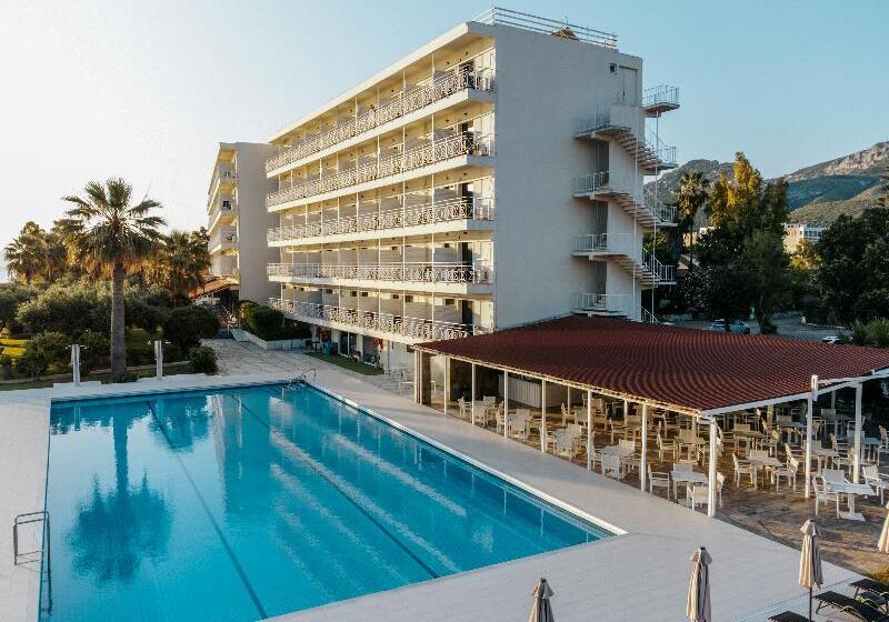 בית מלון כפרי Calamos Beach Family Club