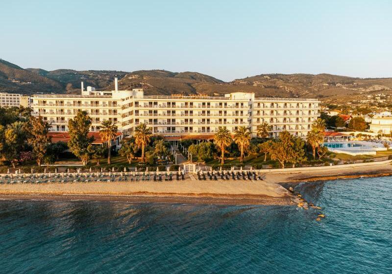 בית מלון כפרי Calamos Beach Family Club