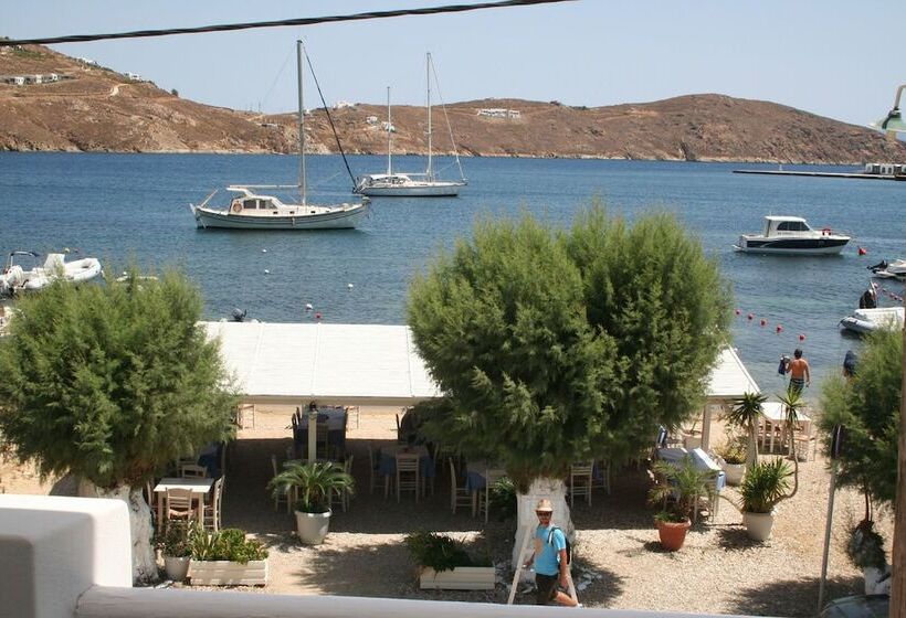 בית מלון כפרי Chill & Co. Serifos