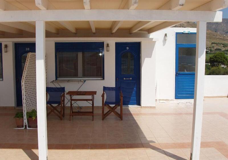 בית מלון כפרי Chill & Co. Serifos