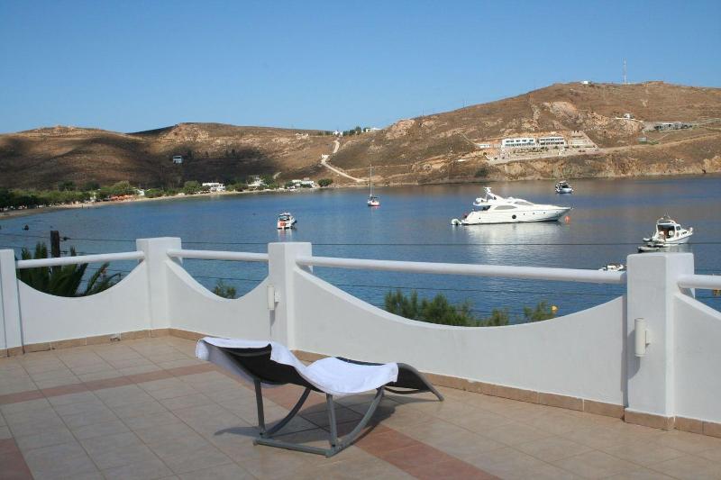 בית מלון כפרי Chill & Co. Serifos