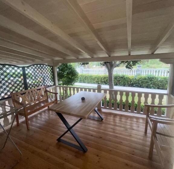 בית מלון כפרי Diaporos