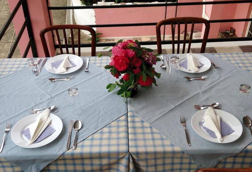 酒店 Elena Ermones