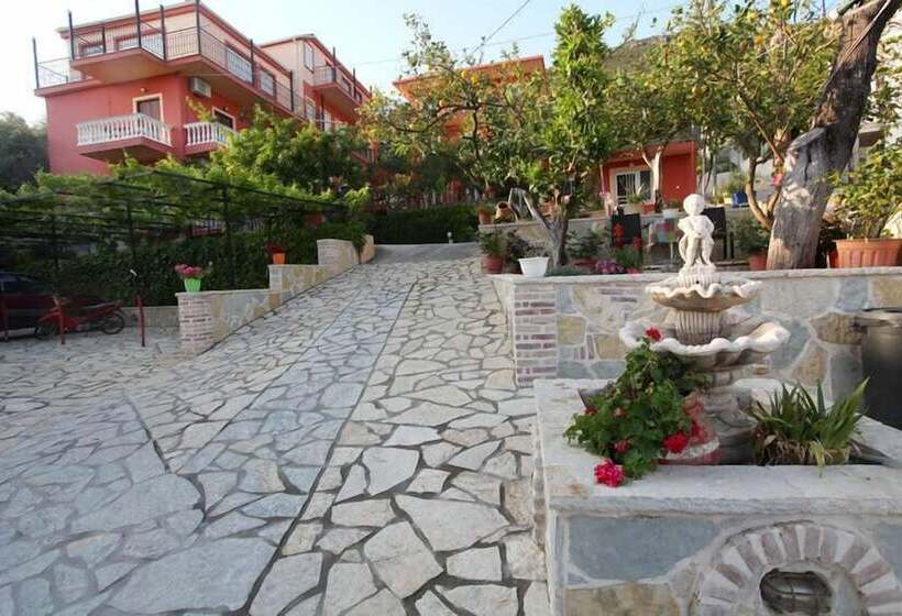 هتل Studio Ristas 2