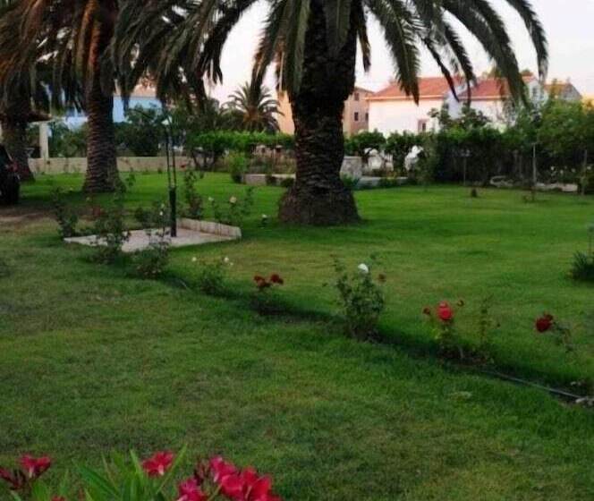 هتل Feeloxenia Corfu Apartments