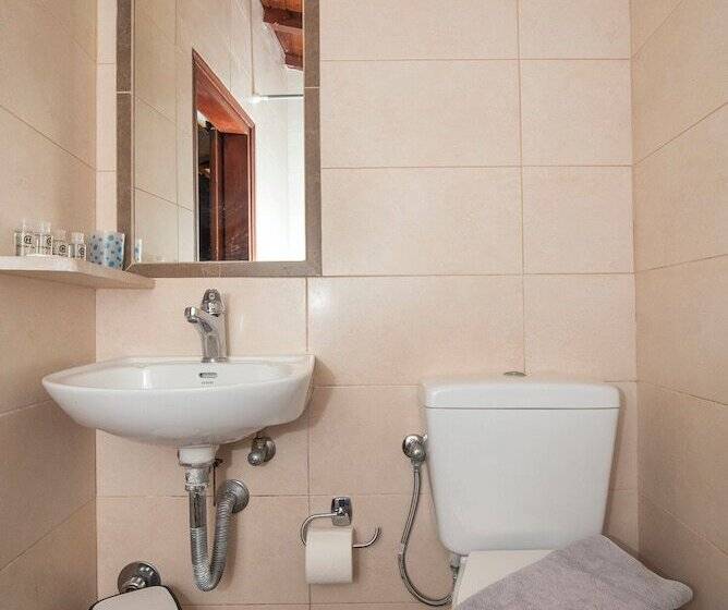 Отель Goulas Traditional Guesthouse