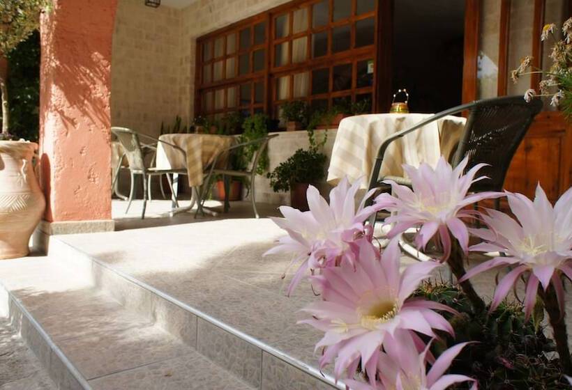 בית מלון כפרי Idi