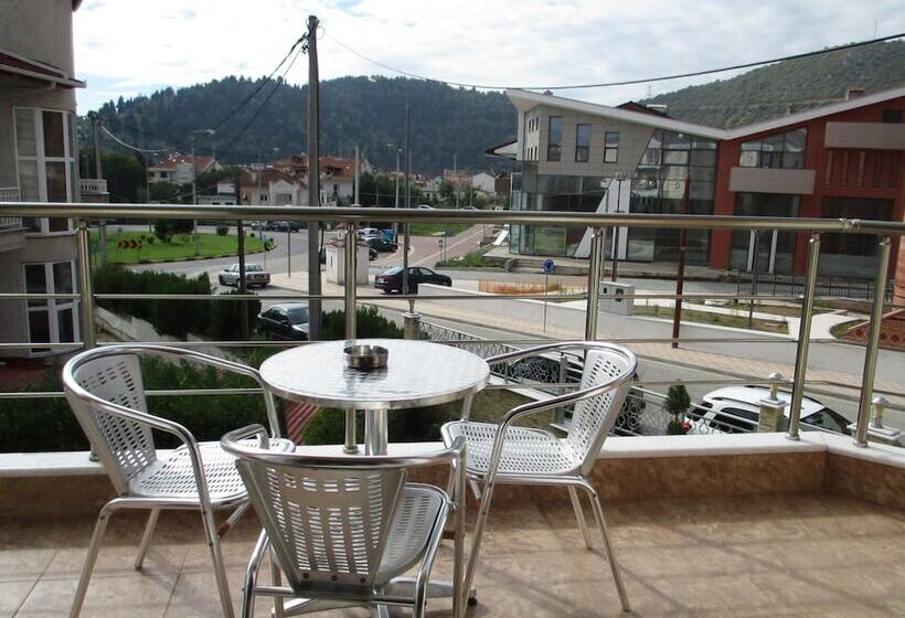 בית מלון כפרי Kyknos De Luxe Suites & Rooms