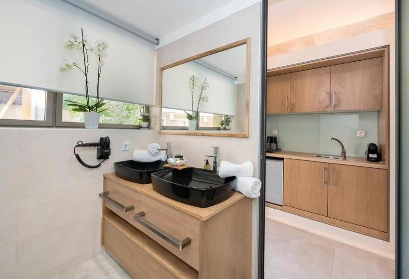 ホテル Lilium Luxury Suites