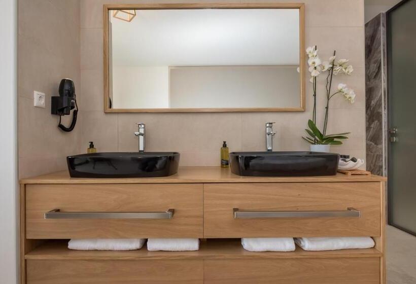 ホテル Lilium Luxury Suites