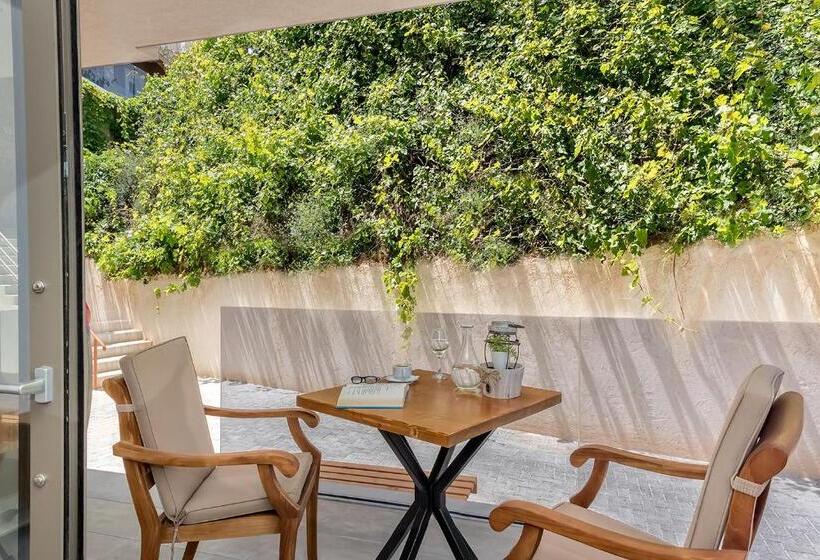 ホテル Lilium Luxury Suites